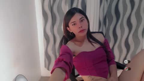 Yanna online show from April 4, 1:18 pm