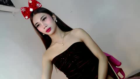 hotasian2345 online show from December 14, 11:22 pm