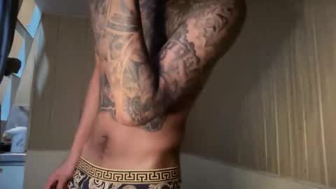 hotasian_jerome online show from May 15, 8:34 am