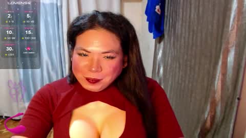 Snapshot of hotasian_mama chatting on October 8, 9:26 am Grace online show from October 8, 9:26 am
