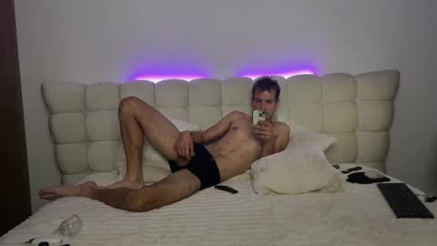 hotcuple407549 online show from October 9, 1:22 am