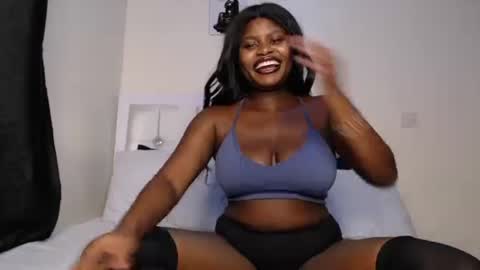 Hotcurvykeisha online show from January 16, 12:01 am