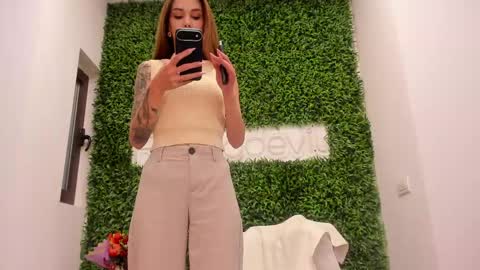 hotfallingdevil online show from May 21, 4:52 am