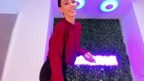 hotfallingdevil online show from January 9, 5:35 am