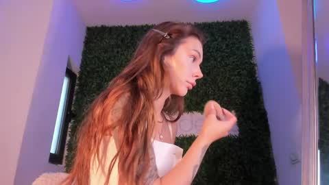 hotfallingdevil online show from June 5, 4:52 am