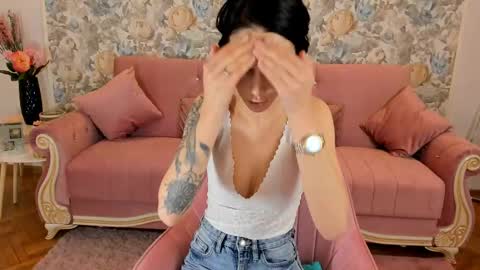 hotfallingdevil online show from February 12, 8:38 am