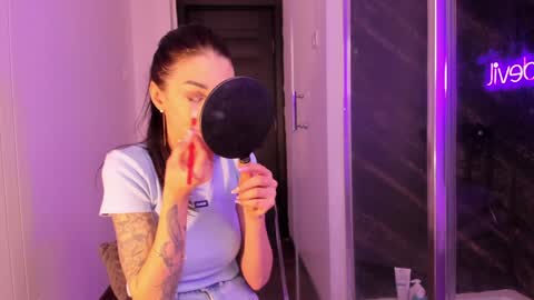 hotfallingdevil online show from March 14, 6:50 am