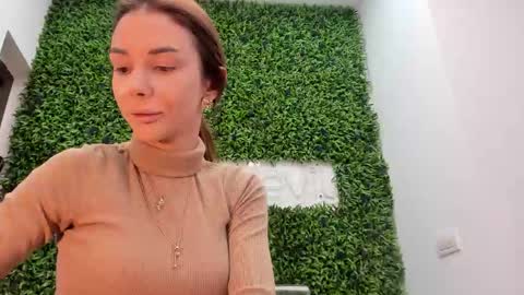 hotfallingdevil online show from April 16, 5:07 am