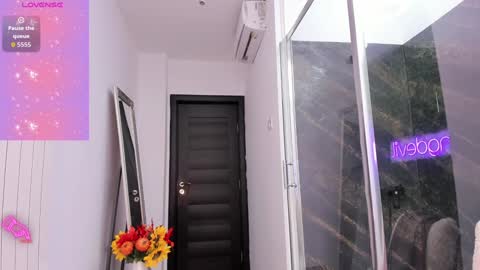 hotfallingdevil online show from November 4, 6:26 am