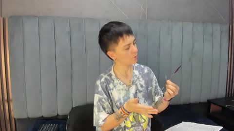 hannah online show from December 20, 2:40 am