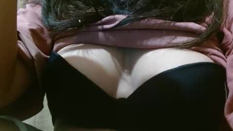 Snapshot of hotiemorenagurl18 chatting on October 3, 6:43 am hotiemorenagurl18 online show from October 3, 6:43 am