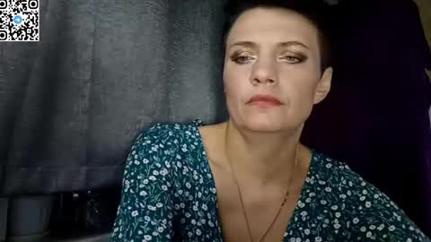 hotmamaqueen234 online show from May 15, 9:11 pm
