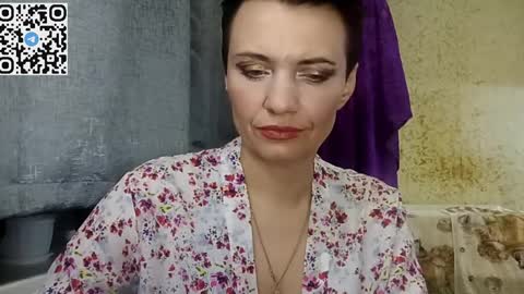 hotmamaqueen234 online show from April 1, 9:12 pm