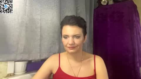 hotmamaqueen234 online show from May 26, 9:21 pm