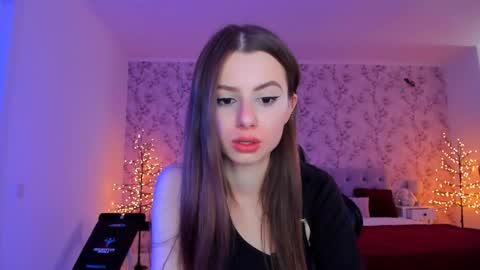 hotmolly_ online show from May 13, 9:30 am