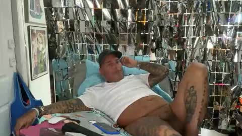 hotstuff775616 online show from April 4, 2:07 am