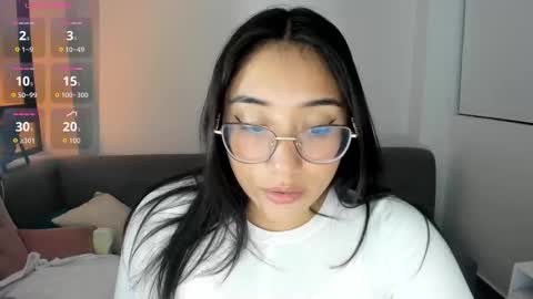 Snapshot of hottbee1 chatting on October 2, 9:13 pm AMY online show from October 2, 9:13 pm