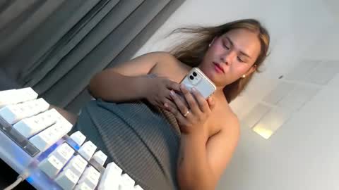 hotterthansex2 online show from November 27, 8:38 pm