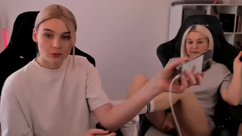 Nessie and Jessie online show from March 10, 10:18 am