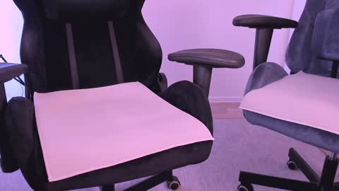 Nessie and Jessie online show from January 27, 5:26 pm