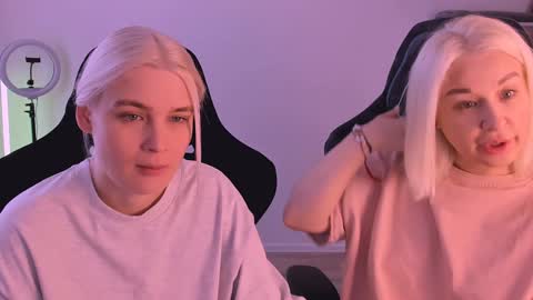 Nessie and Jessie online show from January 21, 11:24 am