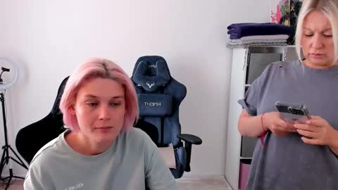 Nessie and Jessie online show from October 9, 11:15 am