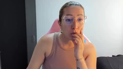 hottychrystal online show from February 3, 1:37 pm