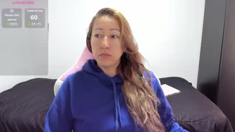 hottychrystal online show from March 24, 12:33 pm