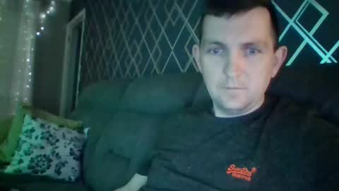 Snapshot of hotuk86 chatting on February 17, 9:10 pm hotuk86 online show from February 17, 9:10 pm
