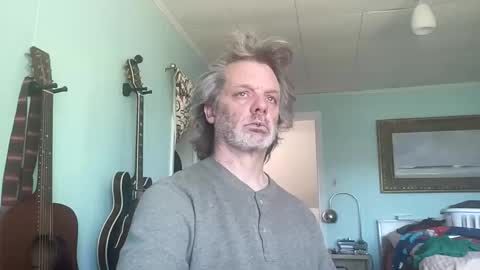 howlingatnothing online show from December 18, 6:25 pm