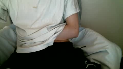 Snapshot of hug_me chatting on October 28, 10:49 am Keanu online show from October 28, 10:49 am