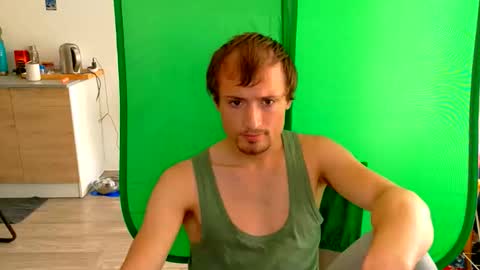hugo792282 online show from June 9, 12:05 pm