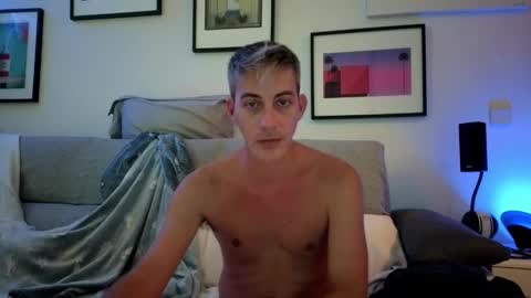 Snapshot of hugolandcam chatting on September 22, 9:19 pm Hugo online show from September 22, 9:19 pm