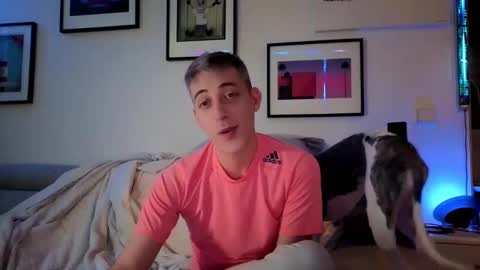 Snapshot of hugolandcam chatting on February 23, 8:11 pm Hugo online show from February 23, 8:11 pm
