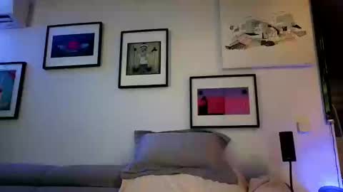 Snapshot of hugolandcam chatting on February 1, 4:54 pm Hugo online show from February 1, 4:54 pm