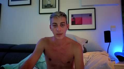 Snapshot of hugolandcam chatting on September 17, 8:56 pm Hugo online show from September 17, 8:56 pm