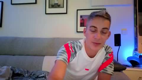 Snapshot of hugolandcam chatting on October 5, 7:32 pm Hugo online show from October 5, 7:32 pm