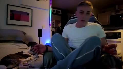 Snapshot of hugolandcam chatting on February 10, 11:34 pm Hugo online show from February 10, 11:34 pm