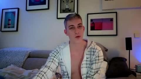Snapshot of hugolandcam chatting on February 18, 1:11 pm Hugo online show from February 18, 1:11 pm