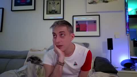 Snapshot of hugolandcam chatting on February 22, 8:42 pm Hugo online show from February 22, 8:42 pm