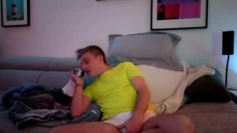 Snapshot of hugolandcam chatting on February 1, 7:55 pm Hugo online show from February 1, 7:55 pm