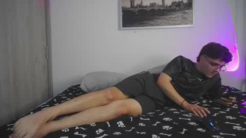 Snapshot of hun_damer chatting on October 10, 2:17 am hun_damer online show from October 10, 2:17 am