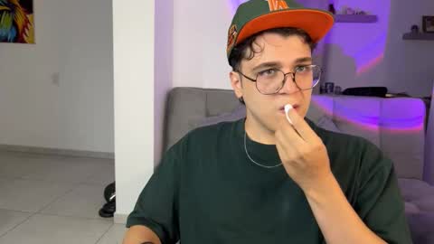 Snapshot of hun_damer chatting on September 24, 1:45 am hun_damer online show from September 24, 1:45 am