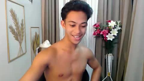 hunk_edward online show from May 9, 8:42 am