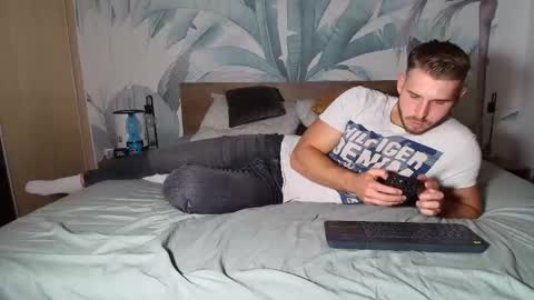 Snapshot of hunterbridges chatting on October 7, 2:57 pm Hunter Bridges online show from October 7, 2:57 pm