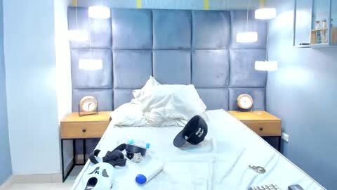 hunterheat_ online show from September 19, 1:04 pm