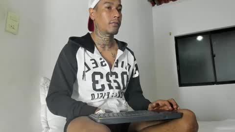 hunting_blondes online show from April 14, 12:47 am