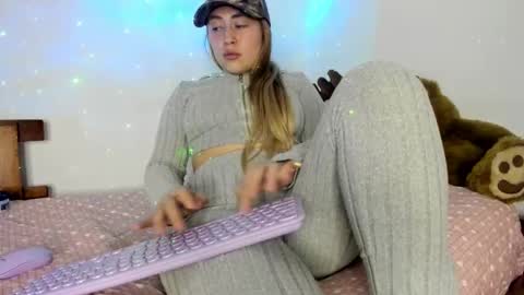 Hyun Joo online show from February 27, 9:07 pm