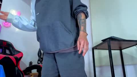 kelvis online show from March 28, 9:00 am