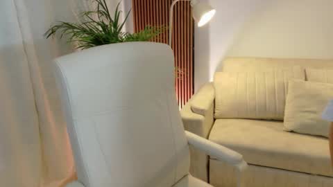 iam__zara online show from May 11, 8:50 pm